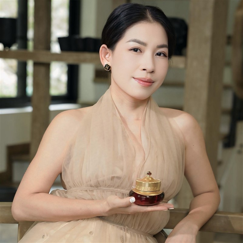 Nguyễn Thị Lan Phương — CEO shop mỹ phẩm Sang Trọng Quyến Rũ, gần 20 năm với nghề mỹ phẩm cao cấp